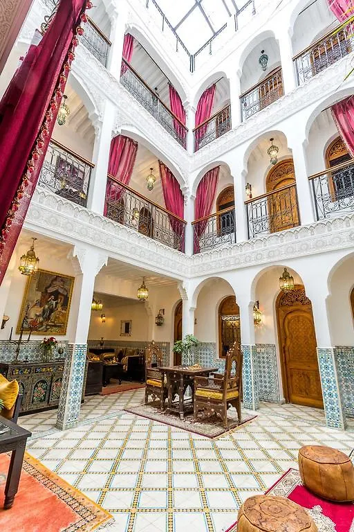 Riad Mouna contacts