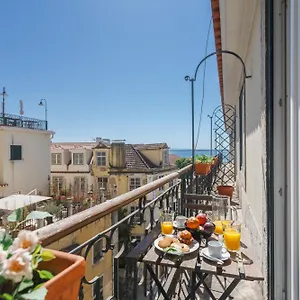 https://elegant-room-with-private-deluxe-bathroom.hotels-lisbon-portugal.com